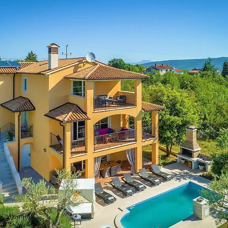 Semesterbostad Ari *