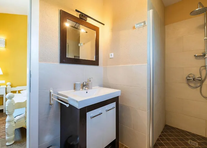 Ari Semesterbostad *