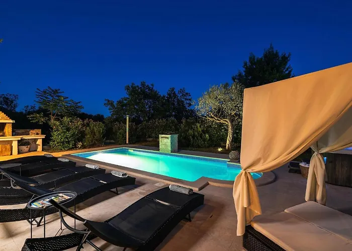 Semesterbostad Ari Pula