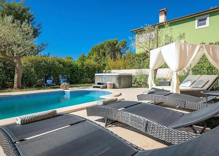 Semesterbostad Ari Pula