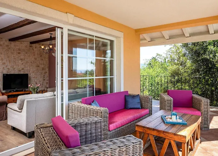 Ari Semesterbostad *