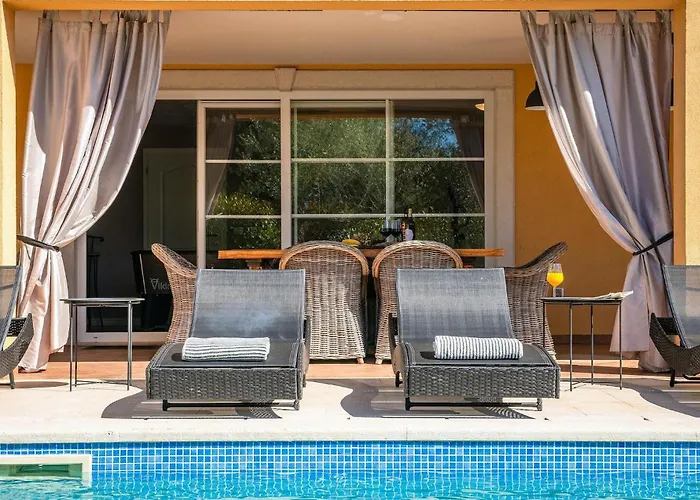 Ari Semesterbostad *