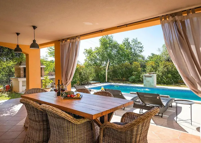 Ari Semesterbostad *