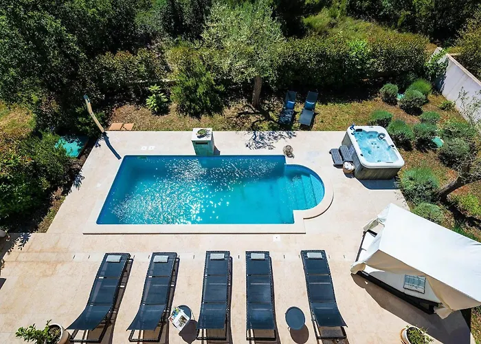 Semesterbostad Ari Pula